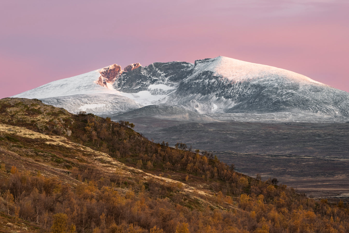 Snøhetta i morgenlys